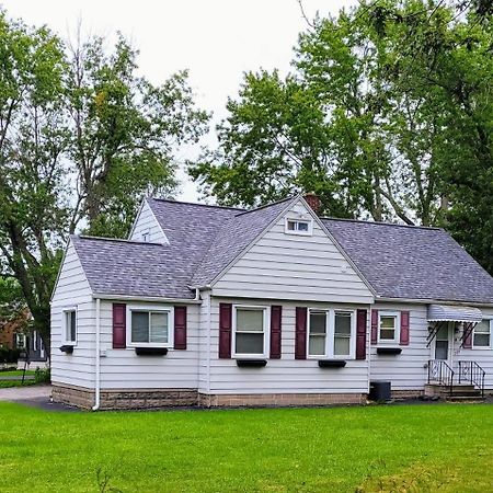 Apartment With Brand New Furniture And Large Parking West Seneca Bagian luar foto