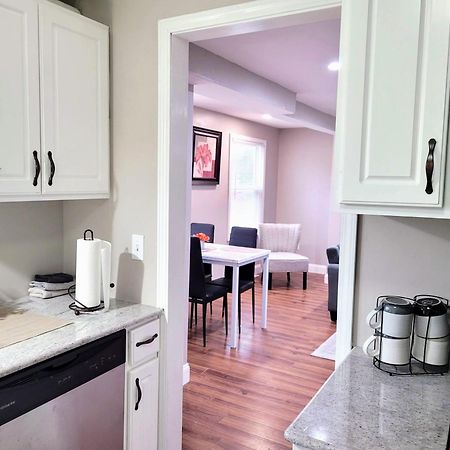 Apartment With Brand New Furniture And Large Parking West Seneca Bagian luar foto