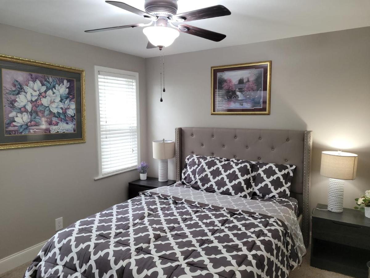 Apartment With Brand New Furniture And Large Parking West Seneca Bagian luar foto