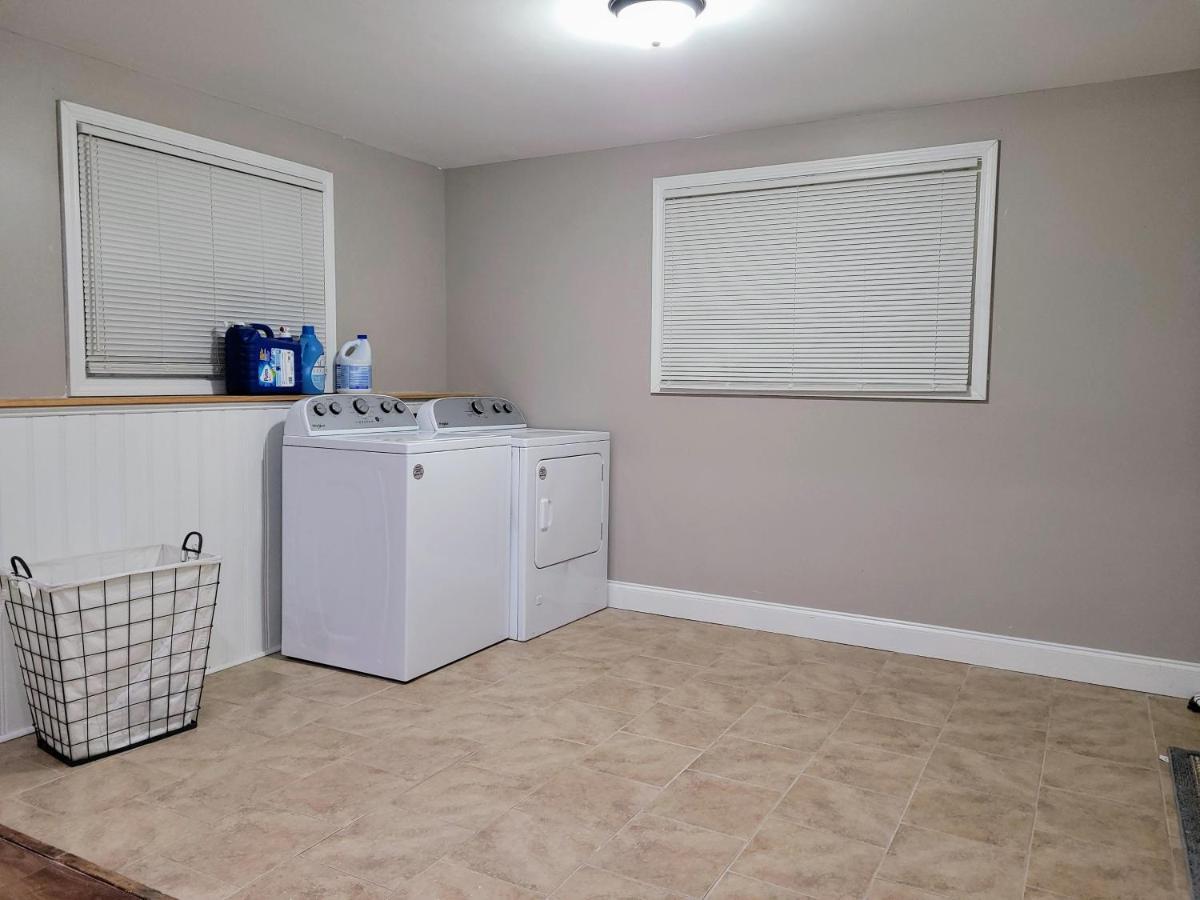 Apartment With Brand New Furniture And Large Parking West Seneca Bagian luar foto