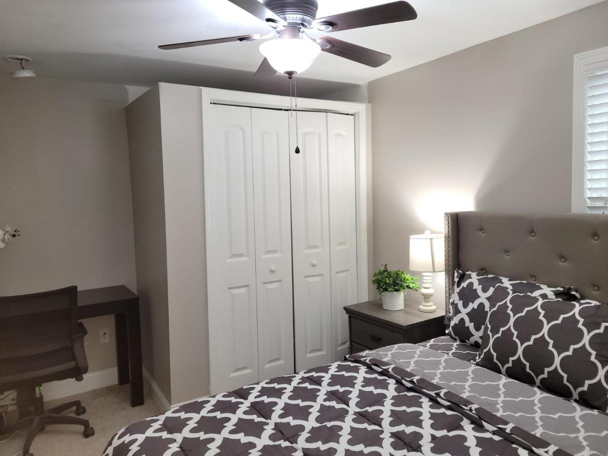 Apartment With Brand New Furniture And Large Parking West Seneca Bagian luar foto
