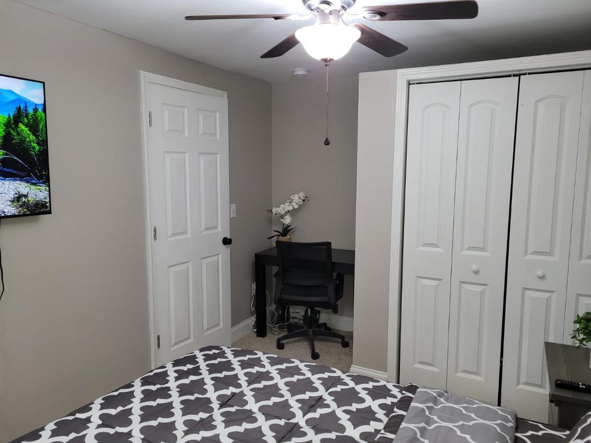 Apartment With Brand New Furniture And Large Parking West Seneca Bagian luar foto