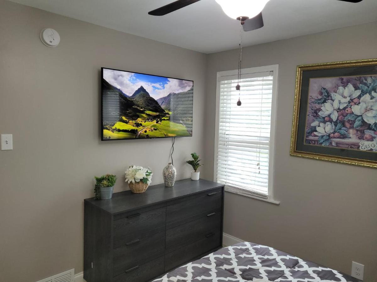 Apartment With Brand New Furniture And Large Parking West Seneca Bagian luar foto