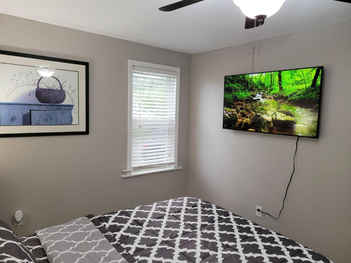 Apartment With Brand New Furniture And Large Parking West Seneca Bagian luar foto