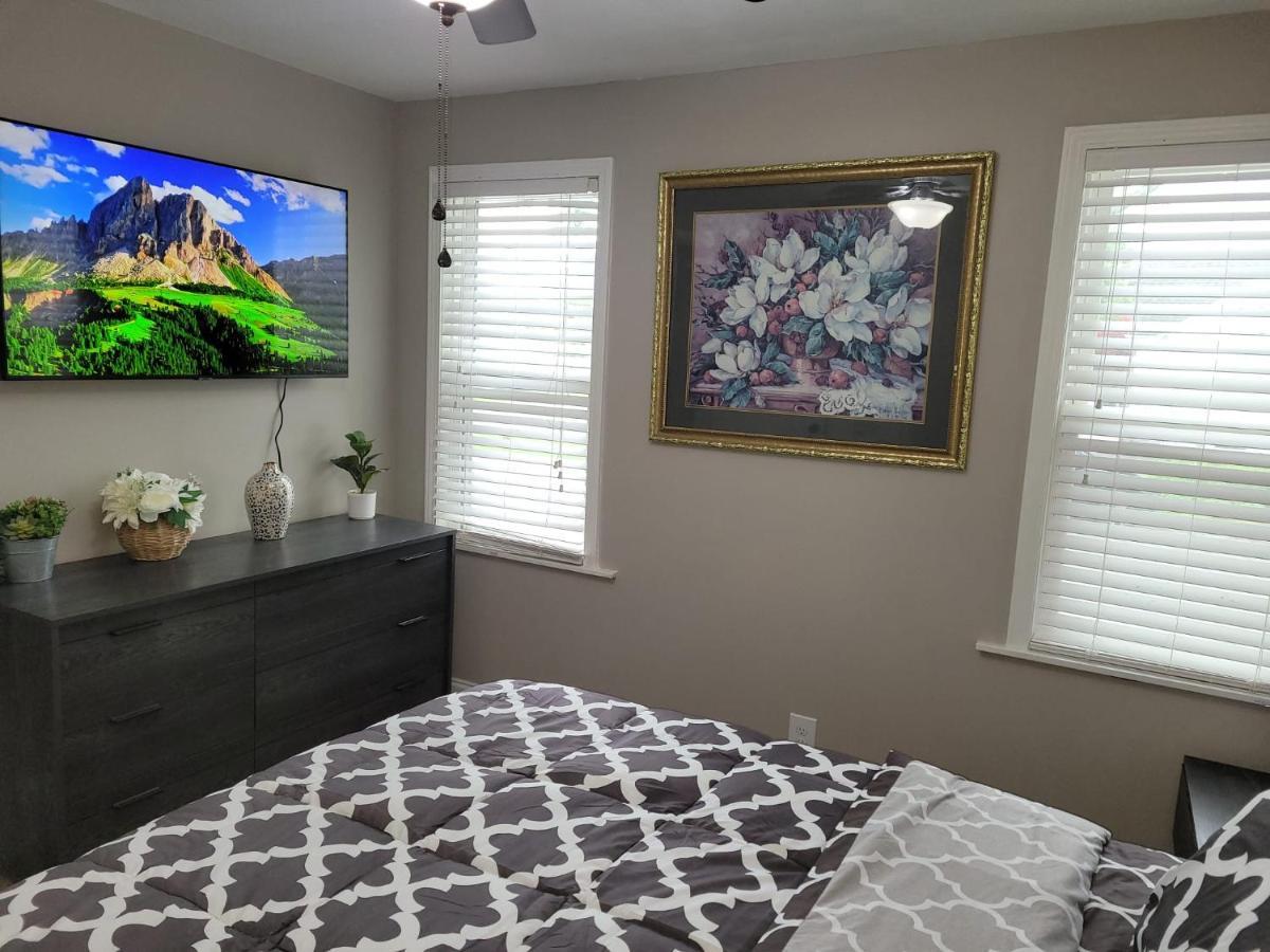 Apartment With Brand New Furniture And Large Parking West Seneca Bagian luar foto