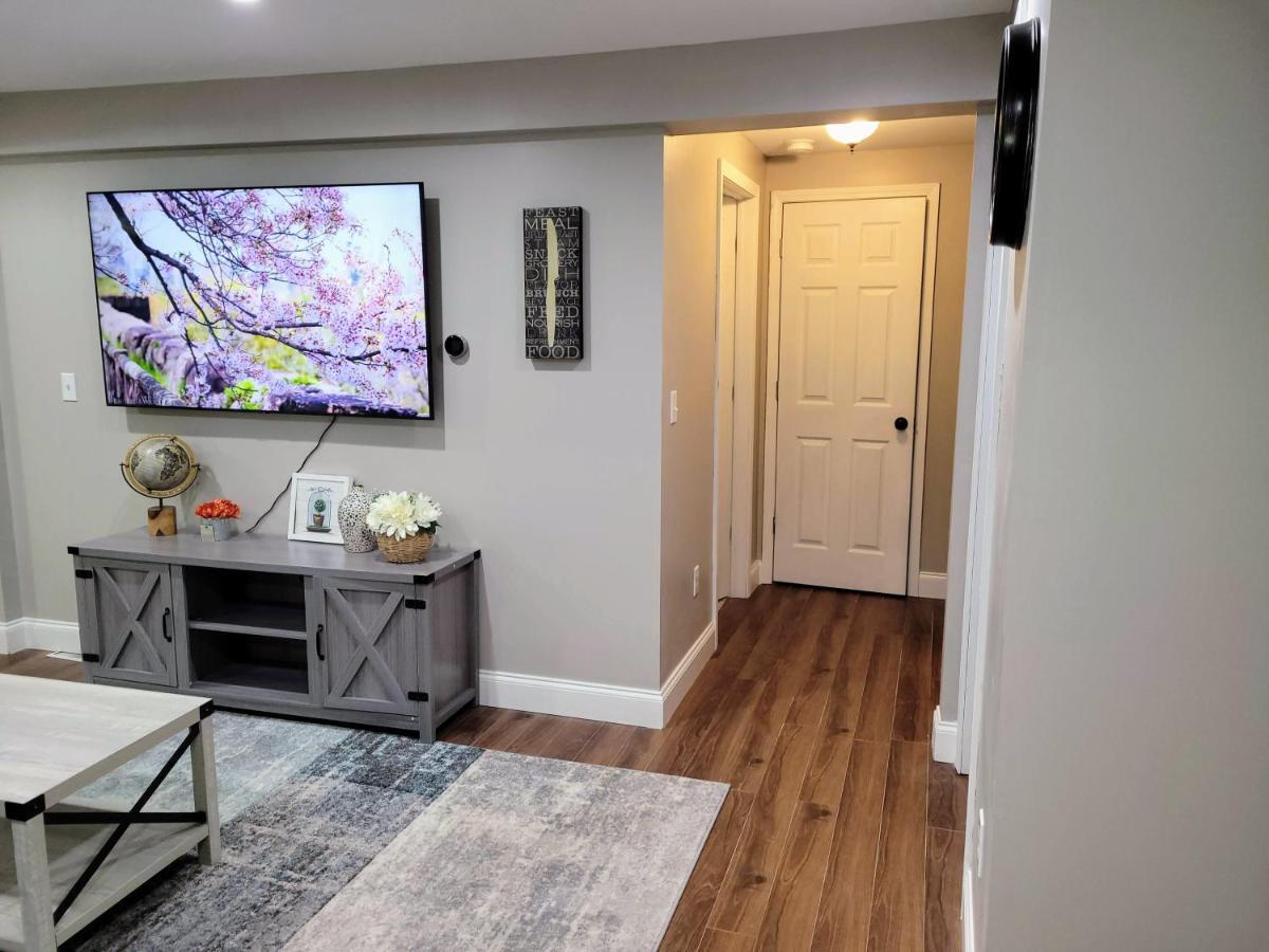 Apartment With Brand New Furniture And Large Parking West Seneca Bagian luar foto