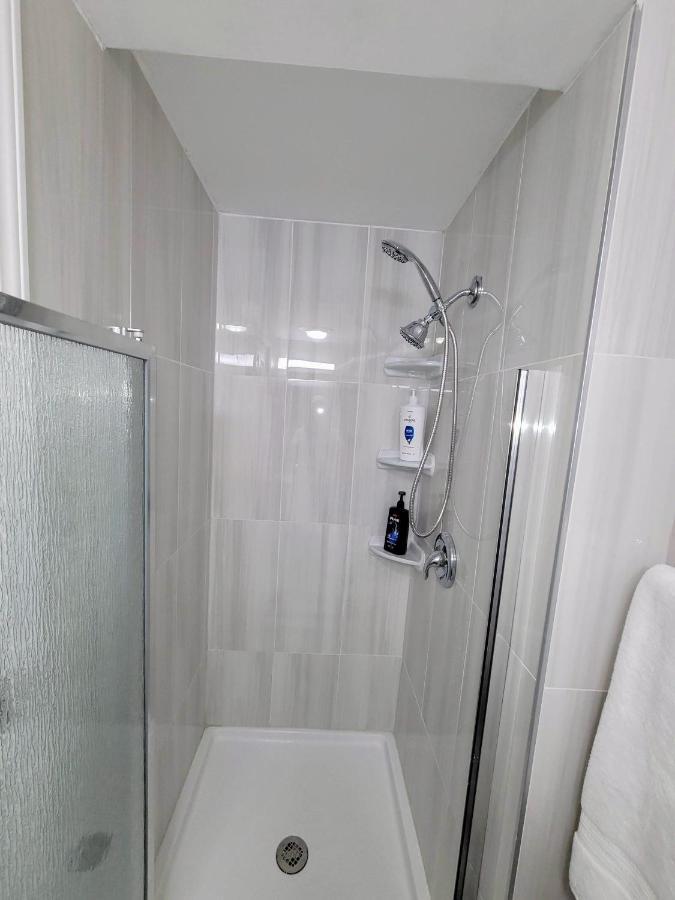 Apartment With Brand New Furniture And Large Parking West Seneca Bagian luar foto