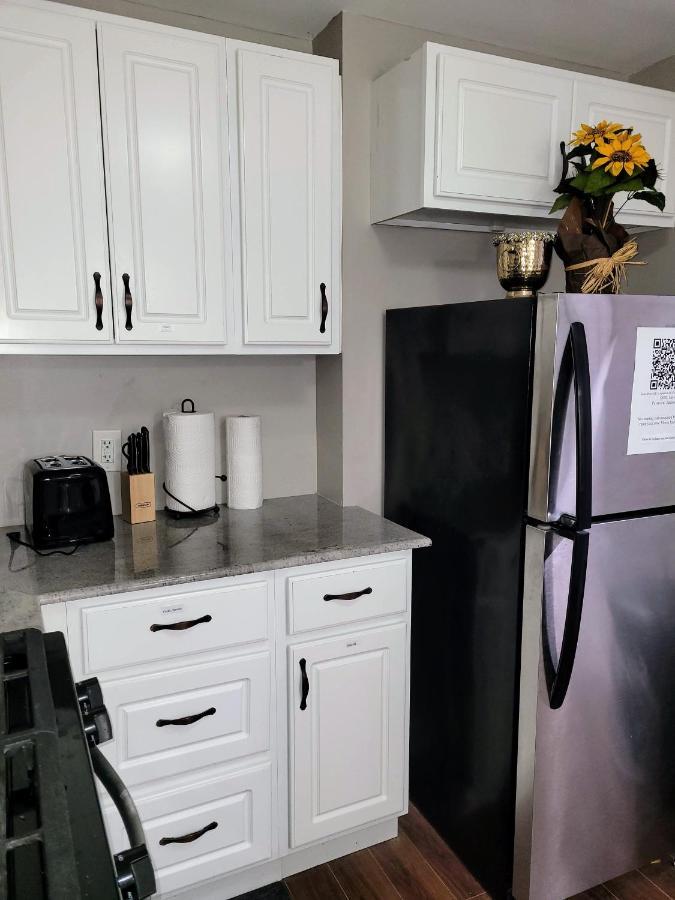 Apartment With Brand New Furniture And Large Parking West Seneca Bagian luar foto