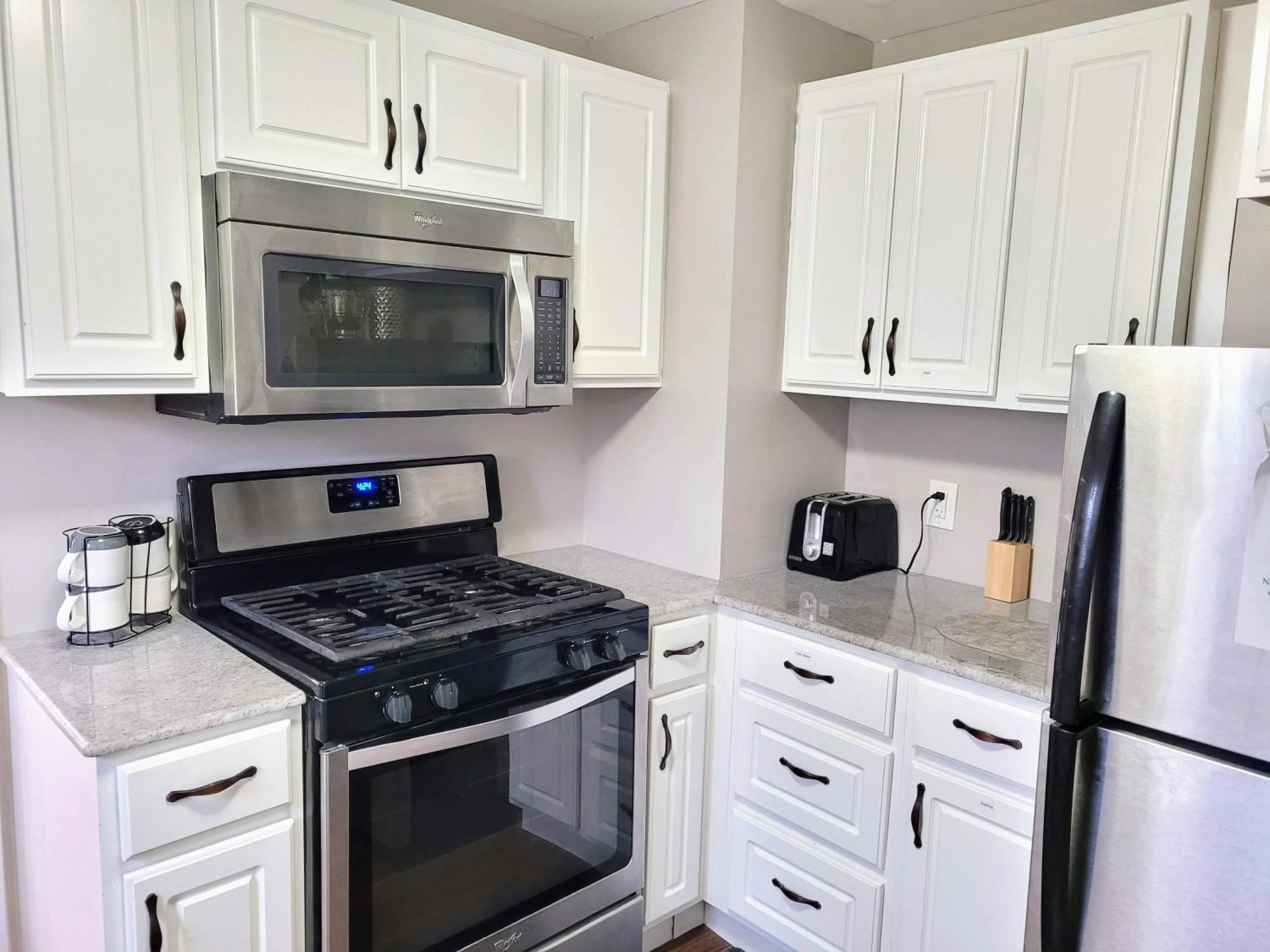 Apartment With Brand New Furniture And Large Parking West Seneca Bagian luar foto