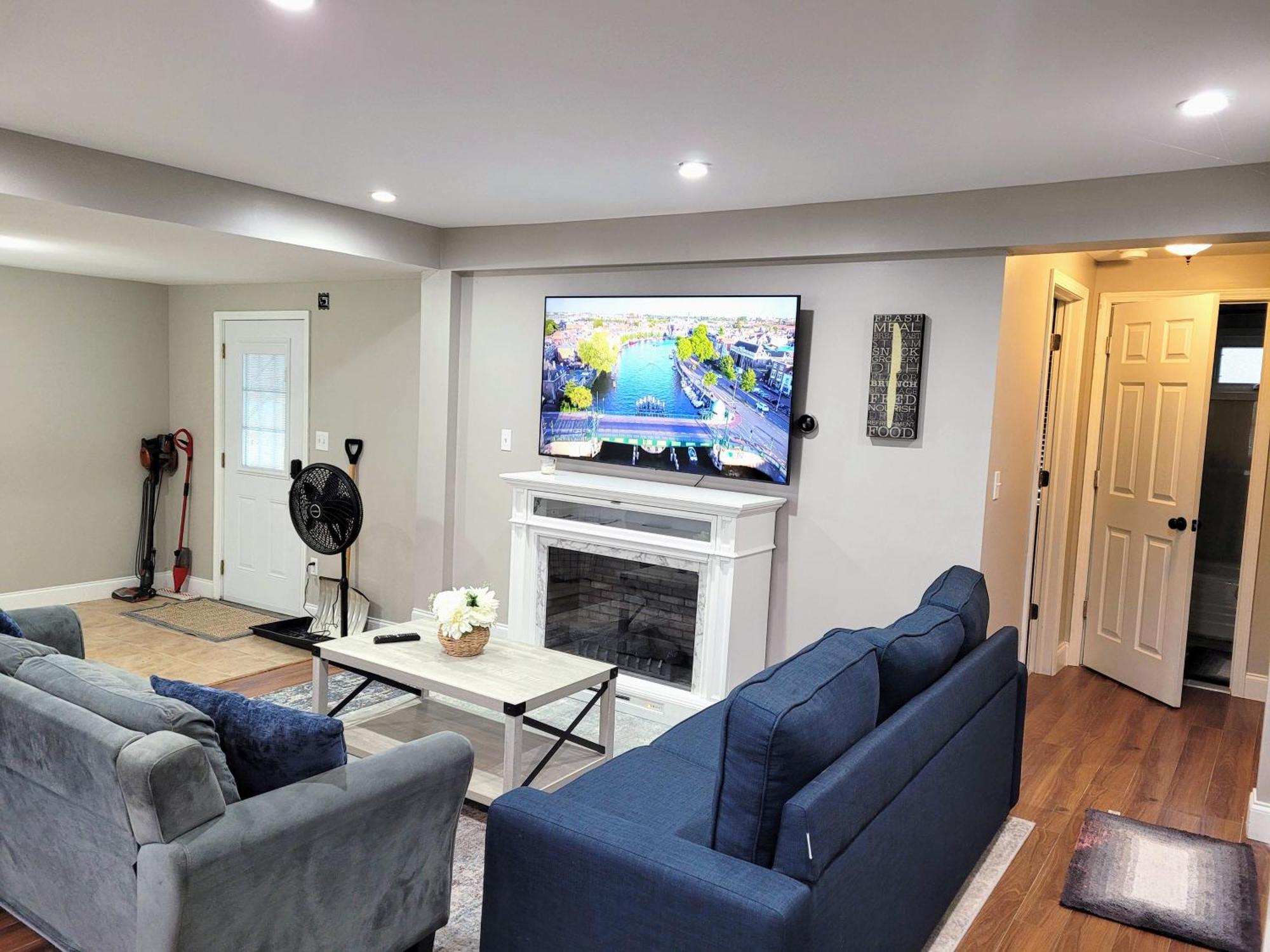 Apartment With Brand New Furniture And Large Parking West Seneca Bagian luar foto