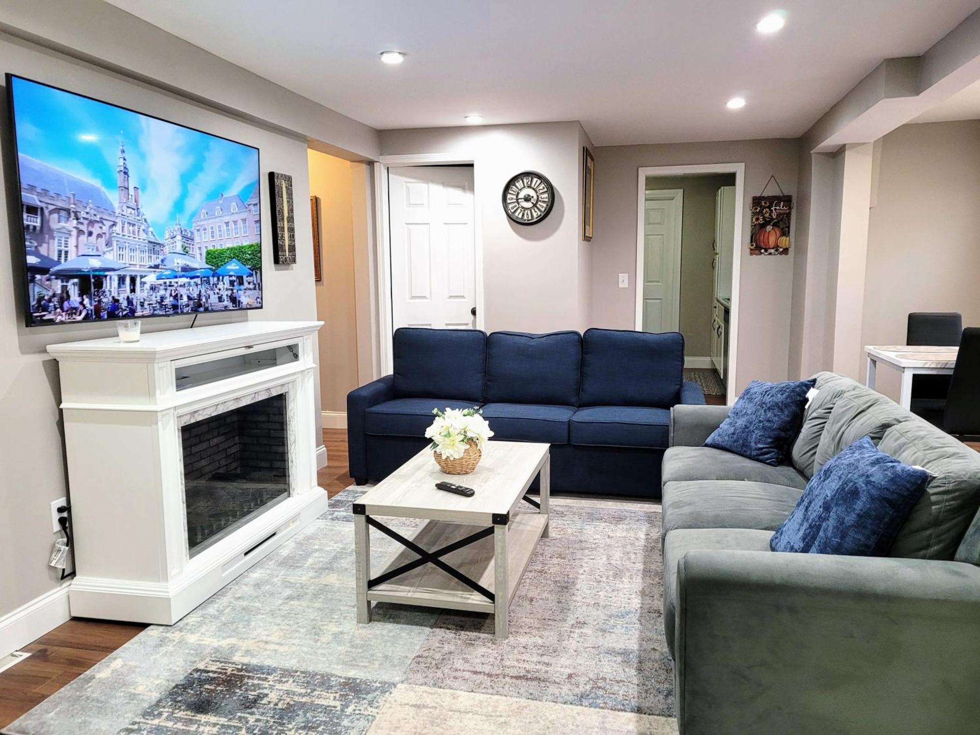 Apartment With Brand New Furniture And Large Parking West Seneca Bagian luar foto